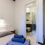 Apinelo Hostel & Apartments