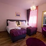 Center Luxury Rooms 3