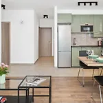 Comfortable 3-Bedroom Apartment With Balcony And Fast Wi-Fi - 10 Minutes From Old Town