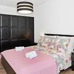 Comfortable 3-Bedroom Apartment With Balcony And Fast Wi-Fi - 10 Minutes From Old Town