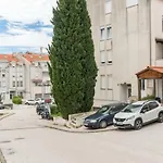 Spacious Family Apartment Mm