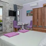 Devivi Apartments