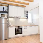 Lucy In Centre Apartment