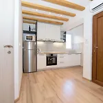 Lucy In Centre Apartment