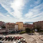 King\'S View Apartment