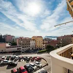 King\'S View Apartment