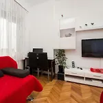 King\'S View Apartment