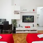 King\'S View Apartment