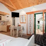 Studio Apartment Karlo