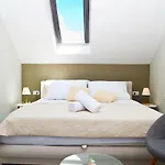 Split Center
