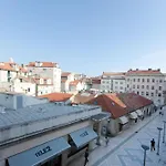City Core Apartment