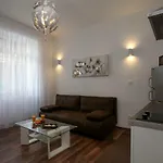 Marton & Martinis Superior Apartments - Spacious One-Room Apartments - Excellent Location Within Walking Distance Of Diocletian\'S Palace And Bacvice Beach - The Best Restaurants Within Walking Distance - Buralux Properties
