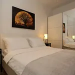 Marton & Martinis Superior Apartments - Spacious One-Room Apartments - Excellent Location Within Walking Distance Of Diocletian\'S Palace And Bacvice Beach - The Best Restaurants Within Walking Distance - Buralux Properties