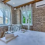 Charming Studio Apartment