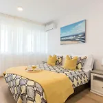 Relax & Recharge Sea View Apartment