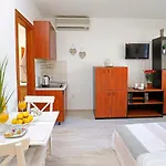 Apartment B&J Very Near Center Of Town