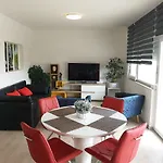 Ac Apartment With 2 Bedrooms And 2 Bathrooms-Free Private Parking