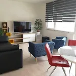 Ac Apartment With 2 Bedrooms And 2 Bathrooms-Free Private Parking