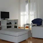 Apartment Definis