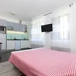 Studio Apartment Toma