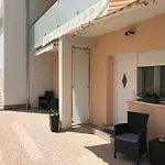 Drop In Split Luxury Suites