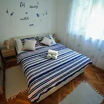 Green Garden Apartment