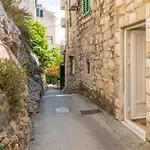 Rose Apartment