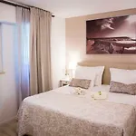 Luxurious Apartment With Private Garden