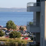 Cro Jet Set On The Beach