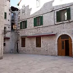 Borna&Franko Rooms