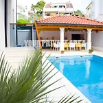 Royal Residence Chica Cure