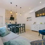 Arcus Apartment With Beautiful Terrace