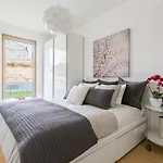The Majestic Bel Etage Upscale Apartment With Pool