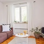 Apartment I&M With Private Parking