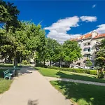 Minimalist Hidden Gem Spacious Flat In Center