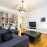 Minimalist Hidden Gem Spacious Flat In Center