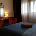 Happy Brothers - Center Of Split