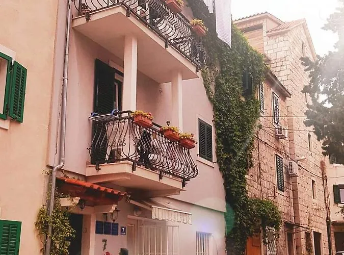 Villa Split Art