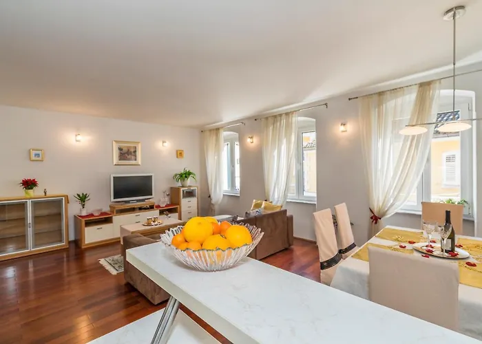 Apartment In Old Town With City View