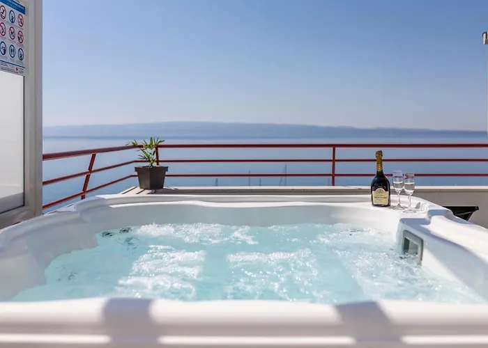 Seaside Penthouse With Hot Tub Sky Living