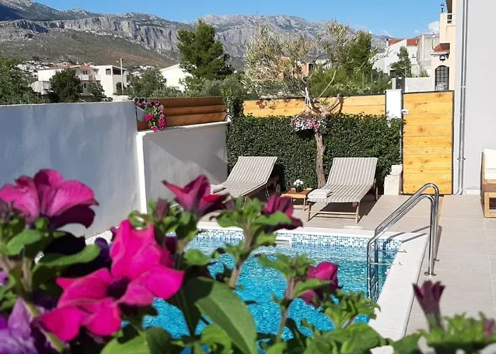 Apartment With Private Swimming Pool