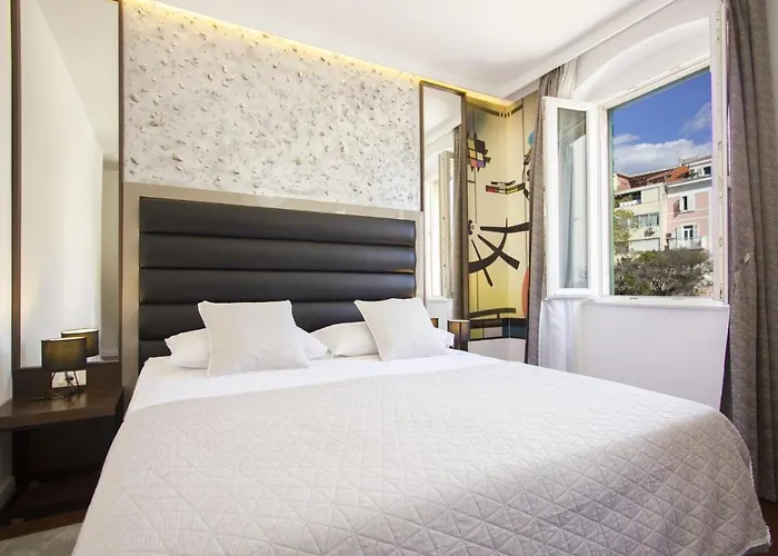 Argentum Luxury Apartment
