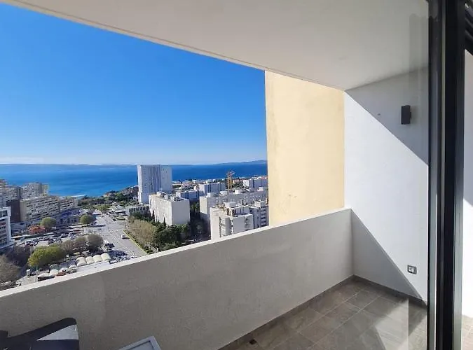 Family Apartment Split