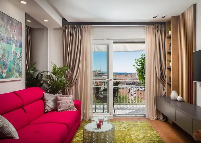 V Luxury Apartment