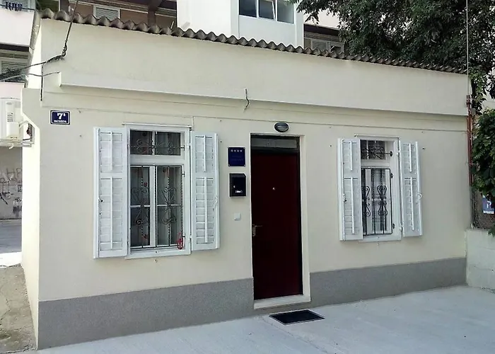 Try To Live Small In Split Center !