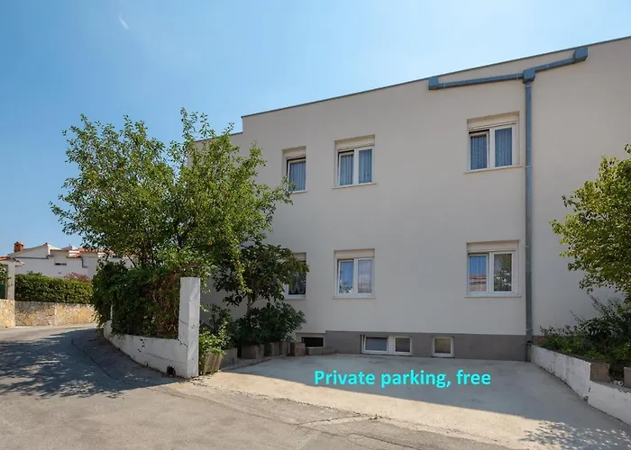 A2 - Apt Near Beach W Patio Parking And Grill