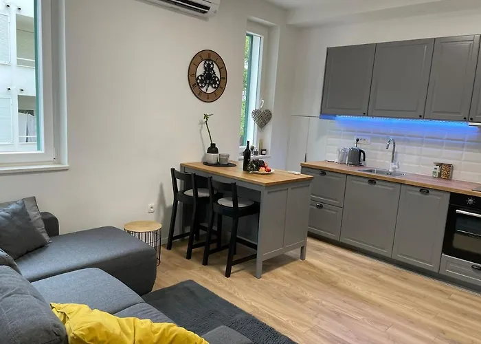 Apartment In City Center 2