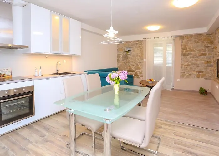 Apartment Dvor