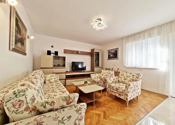 Split City Apartment Rosemary