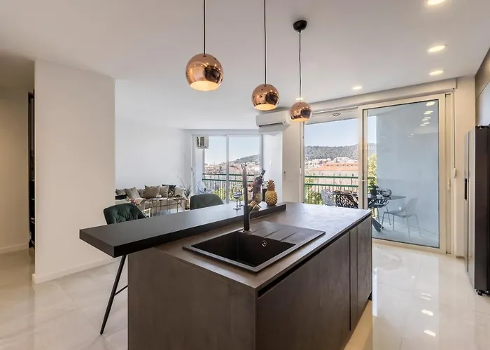 Carmen - Luxury 2-Bedroom Apartment - Downtown